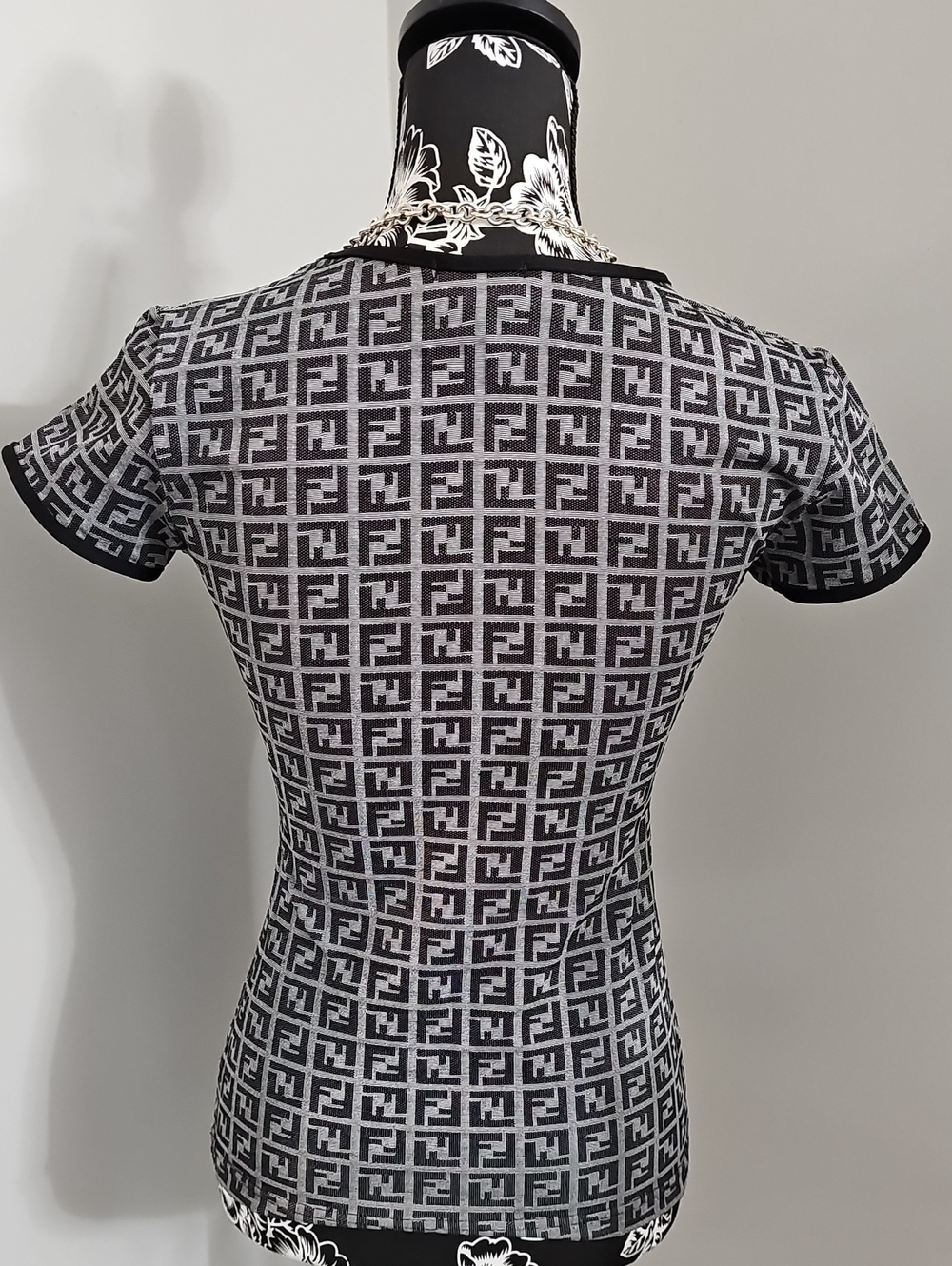 Fendi Black and Gray Graphic Fitted Short Sleeve Top - Picture 4 of 9